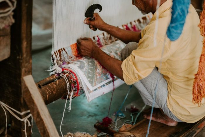 Teknik finishing dalam kerajinan tangan dan industri